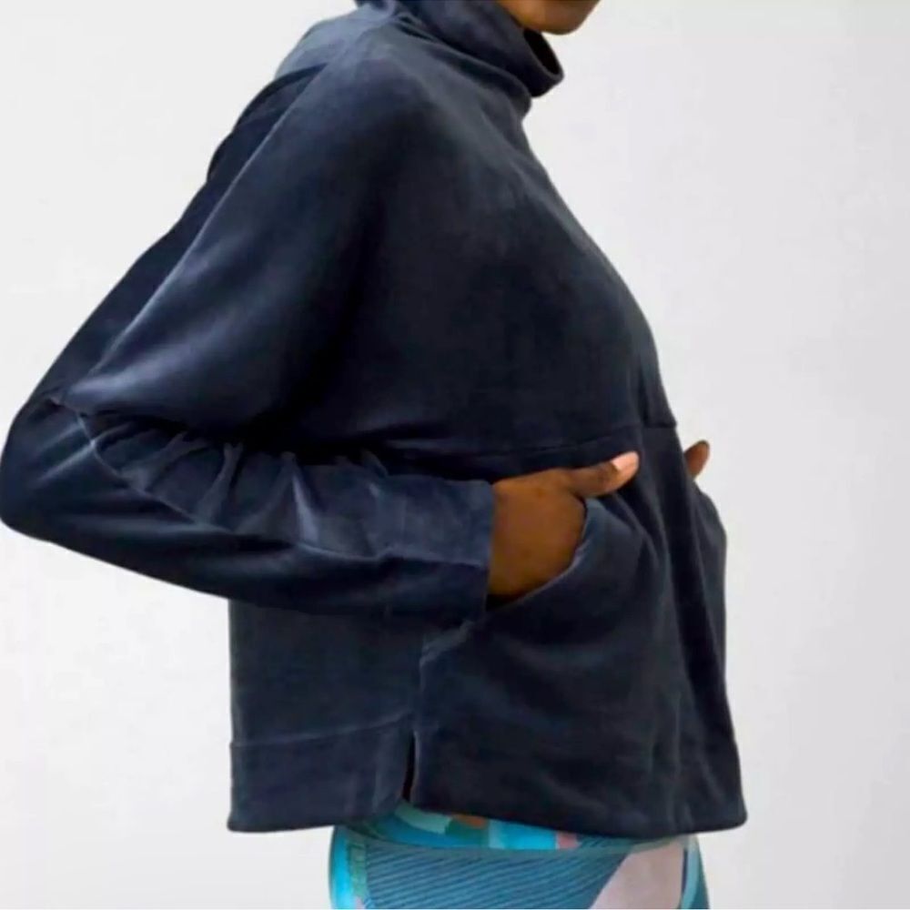 PRANA Dark Blue Stretch Velvet Scrunch Neck Pullover Zipper Pockets Size Small